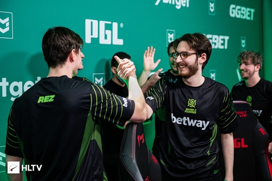 索泰助力2025全民电竞嘉年华与玩家共创精彩盛宴